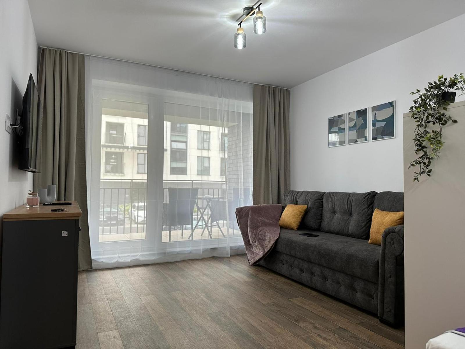 Glam Near Coresi Mall Apartment *