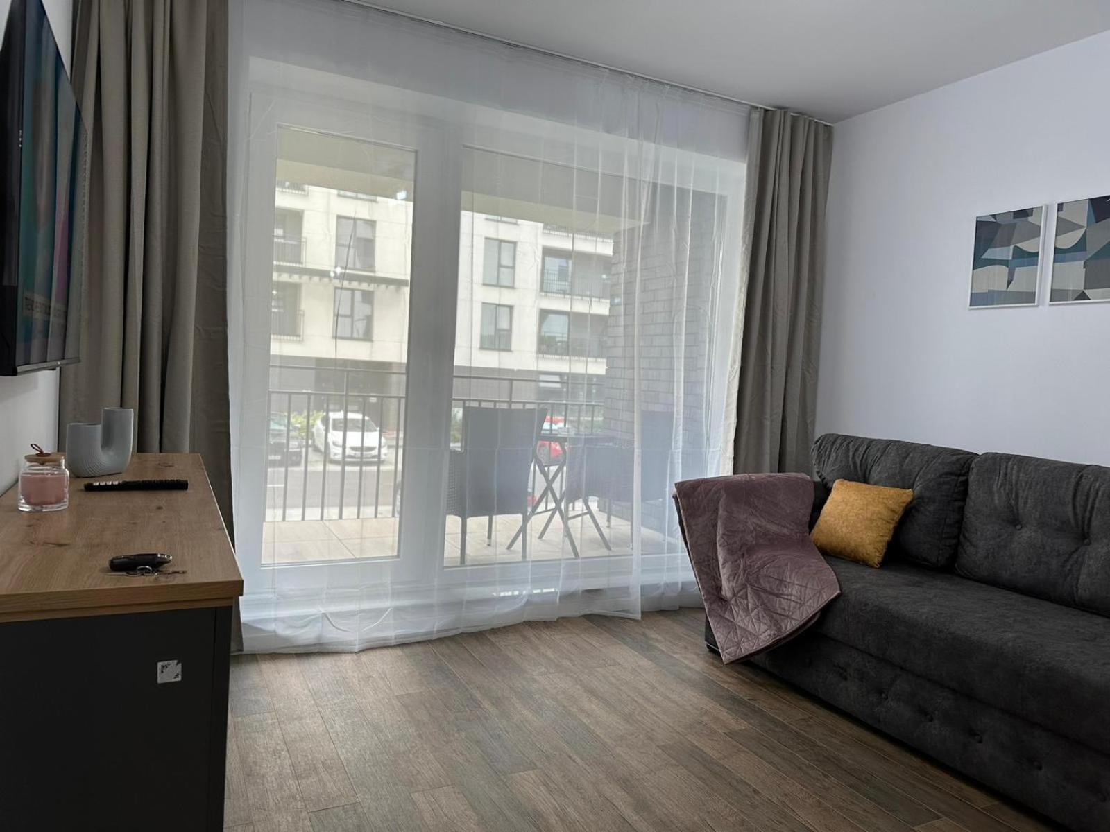 Glam Near Coresi Mall Apartment *