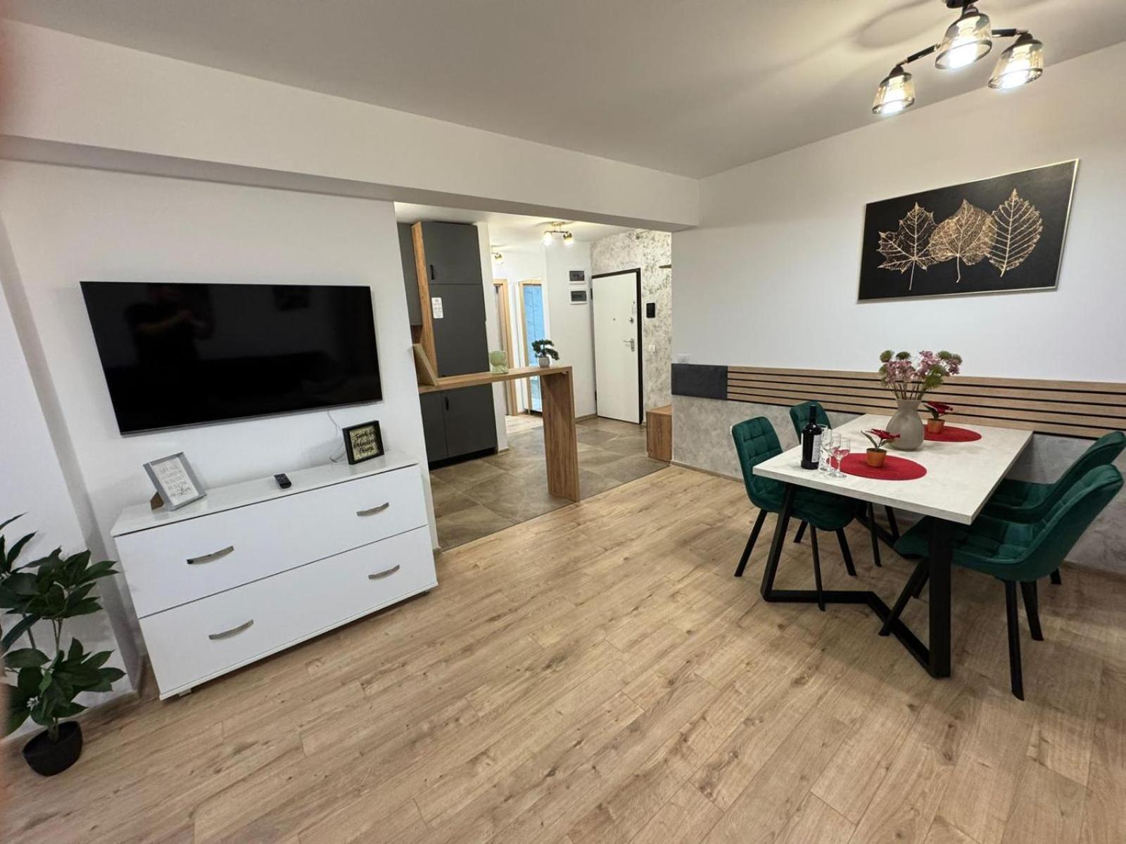 Glam Near Coresi Mall Braşov