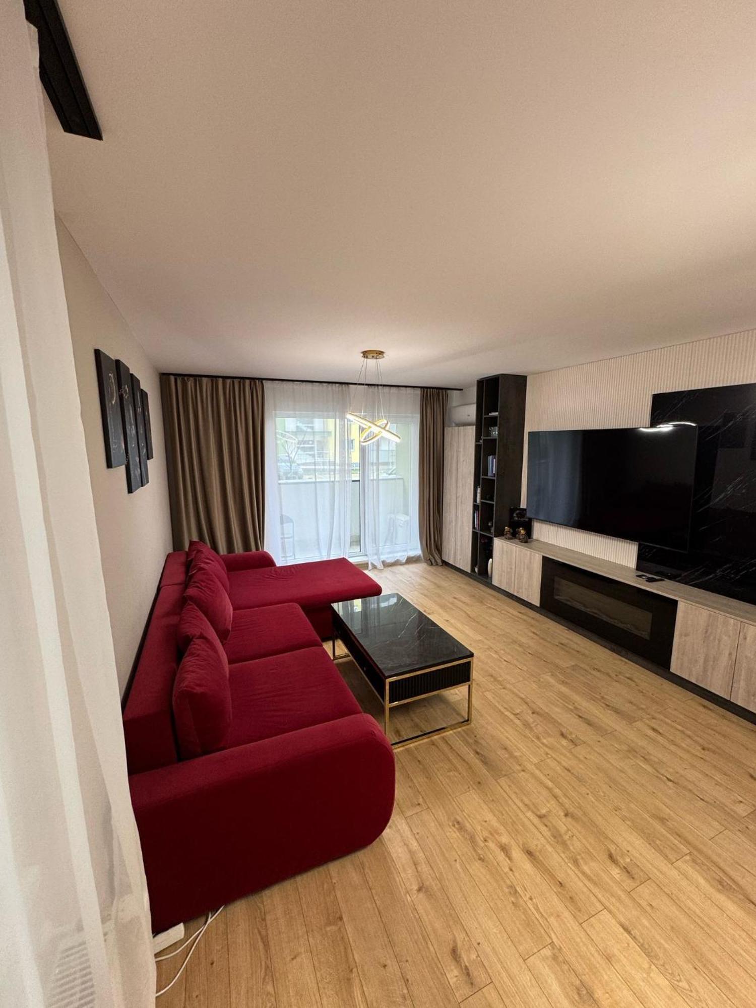 Apartment Glam Near Coresi Mall *